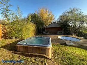 5 bed house with hot tub - Image 1