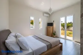 Amy's Seaside Oasis - Image 3