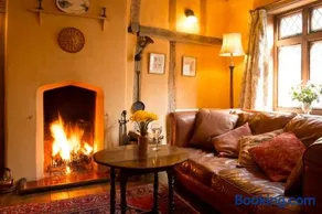 The Old Monkey, a quirky bolthole on the edge of a historic Market Town - Image 3