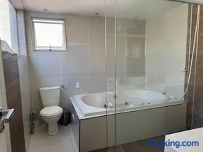 Suite confortável com banheira - Image 3