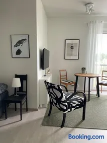 Stylish downtown studio apartment - Image 2