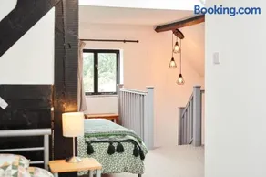 Farm stay close to Shakespeare's Stratford-upon-Avon - Image 1