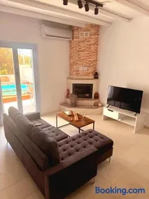 Aliki Luxury - Ira - Image 5
