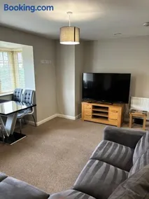 Two Bedrooms Two Bathrooms and Private Parking Rugby - Image 2