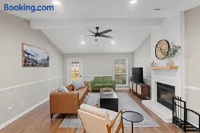 Renovated, Dog Friendly, Fenced Yard, Game RM - Image 1