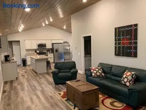 The Sansa Suite at Brants Apple Orchard - Image 1
