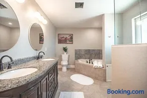 Hot Tub, King Beds, Beach Volleyball, Mountain Views, Private Retreat - Image 2