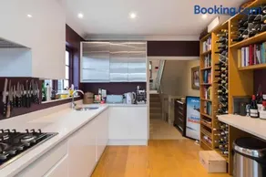 Close to river and park with stunning roof terrace - Image 5