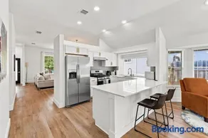 Austin Home with King bed and Bunk room - Image 1