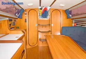 Cosy Sailing Boat Glamping Accommodation on the River in Sandwich - Image 3