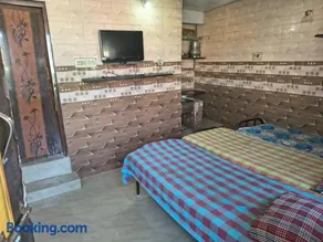 C Gowri Lodge - Image 2