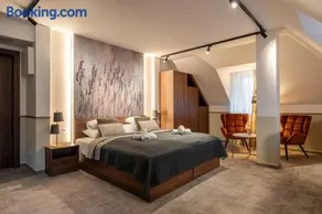 Dolce Vita Hotel Art - Image 1