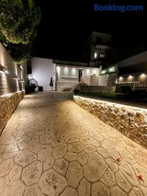 Katsaras Sunset & Pool House - Image 3