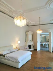 Luxury Design City centre Apartment - Image 3