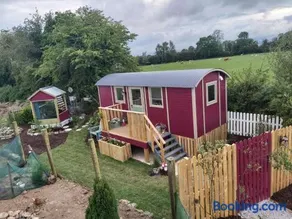 The Feathers Shepherds Hut - Image 1