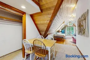 Hawk Eye C Mountain Vista Retreat - Upper Level Apartment - Image 4