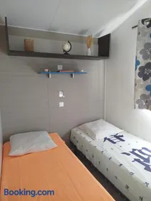 Mobilhome avec terrasse couverte à 800 m de la plage - Image 3