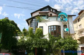 Family Hotel Flora - Image 3