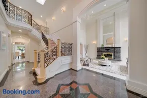 Cozy home near YVR with free parking - Image 4