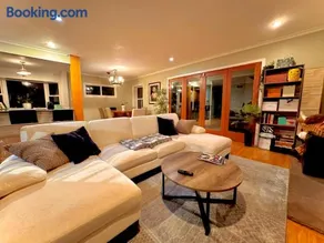 West LA - Family House & Private Yard - 10 mins from LAX & Beach - Image 2