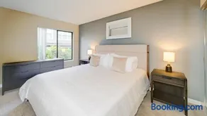 Landing - Modern Apartment with Amazing Amenities (ID7889X64) - Image 1