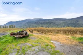 Private Farm Escape with Modern Comforts - Image 1