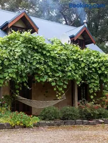 Hideaway Cottage - Secluded Retreat - Pet Friendly - Image 4