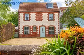 Blossom Cottage 4 - Image 2