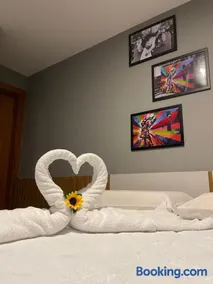 GUARAJUBA PARAÍSO DAS ÁGUAS - O ORIGINAL - são 12 APTS com 1, 2, e 3 quartos - PIONEIROS nesta plataforma desde 2016, OFERECEMOS CREDIBILIDADE - SE LIGA, temos o perfil com o maior número de avaliações positivas da região, seu PET é bem-vindo - Image 3