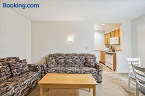 Cedarbrook Queen Suite 108 - Image 5