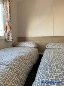 Brambles 66 -Static Holiday Caravan, Porthcawl - Image 4