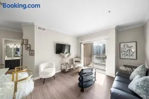 Houston Lakeside Living - Image 4