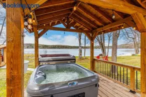 Haliburton Lakefront Escape with Hot Tub, Sauna, Fire Pit & BBQ - Image 2