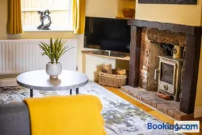 Smithy Bank Cottage - with free parking! - Image 5