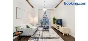 Walk to Darling Harbour and ICC with Pool, Gym & Sauna - Image 1
