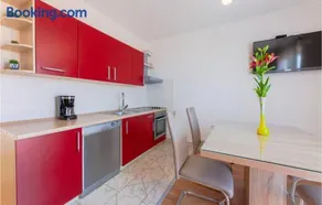 Two-Bedroom Apartment In Prigradica - Image 2