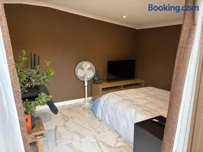 Luxury Garden Shed with Private Entrance - Image 2