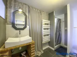 Charmante maison ancienne au cœur du village avec jardin et terrasse - Image 3
