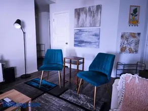 Cozy Room In Modern & Serene Home near Hospitals & Attractions - Image 3
