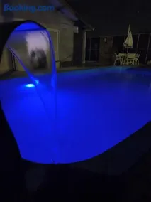 Lá casa de Cristal, Casa com piscina matinhos - Image 2