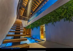 Black chalet - Image 1
