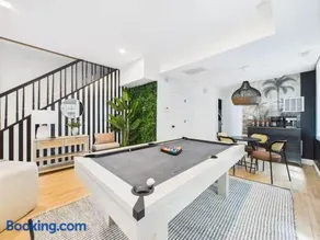 Luxe Chicago Retreat Game Room, Deck Fire Pit - Image 2
