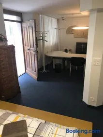 Bedroom cum office with shared shower in Zug's Old Town - Image 1