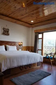 Shalom Hillcrest Inn - Image 4