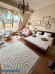 Gold Moon Apartment - Image 3