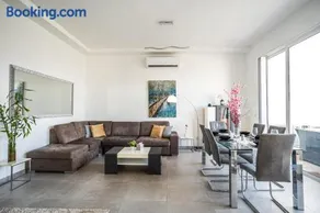 Boutique Sea View Apartment Balluta Bay - Image 3
