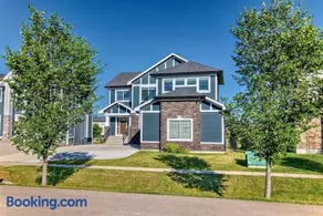 Waterfront Home, Fireplace, 90 min to Banff - Image 2