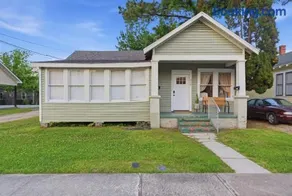 Cozy 1BR Cottage w Kitchen & Laundry - Image 1