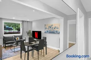 Stylish 3 BR Apt with Free Parking, Wifi and Patio - Image 2