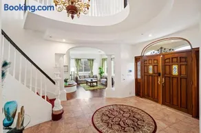 Mountain View Luxury Estate with Pool in West Hills - Image 1